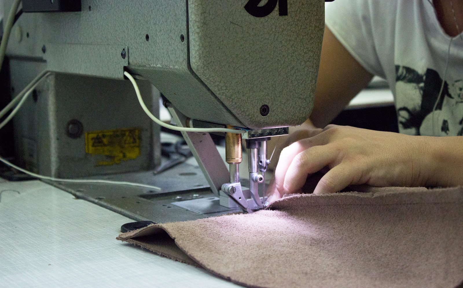 Craftsman sowing premium italian leather